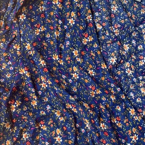 American Eagle Floral Crop top - Picture 4 of 5